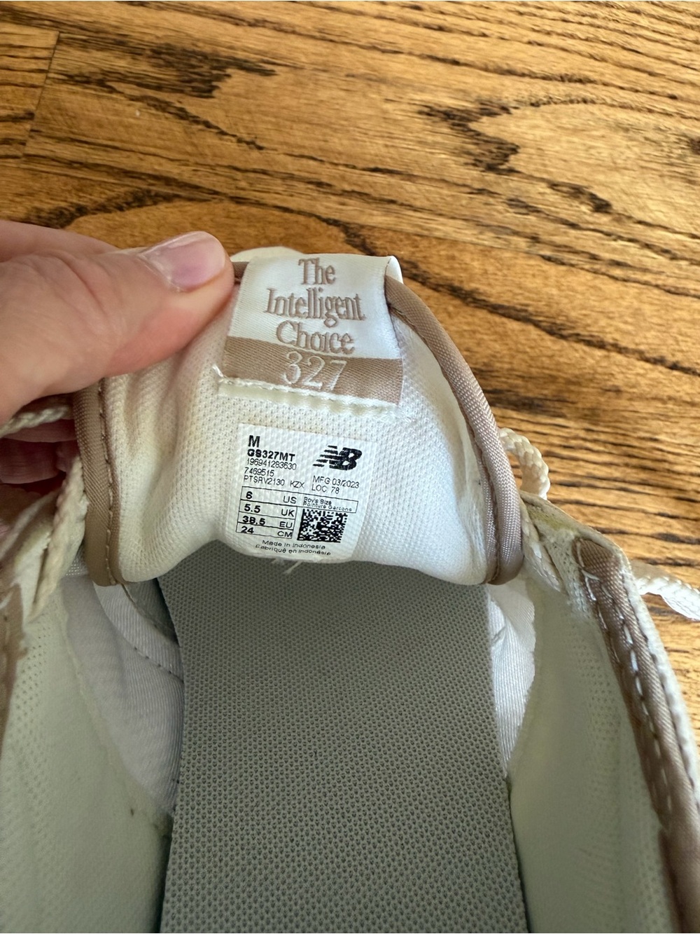 New Balance Kids 327 in Tan and Cream - Picture 5 of 5